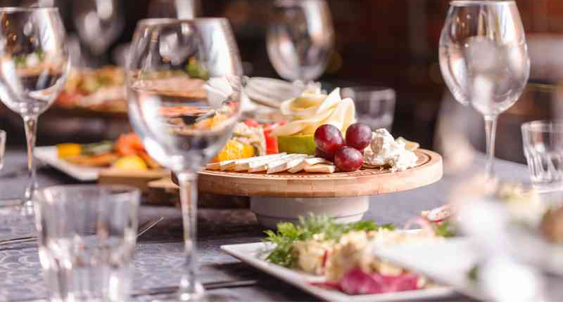 Operaciones y Servicios de Alimentos y Bebidas