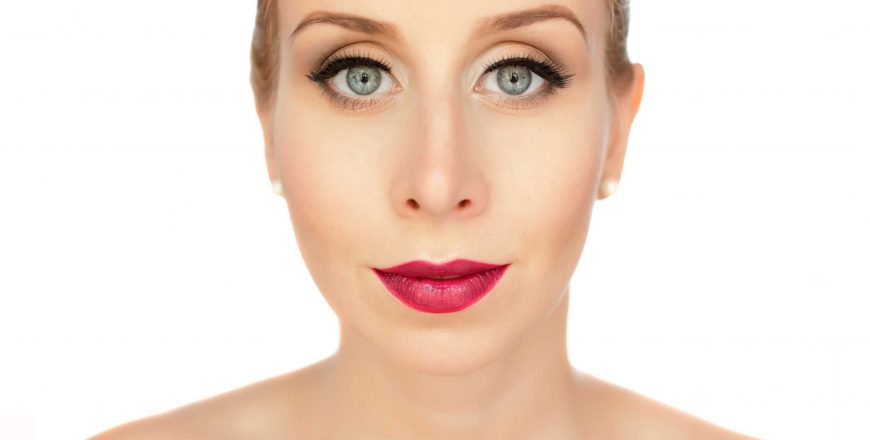 Maquillaje básico (cejas, mejillas, ojos, labios y pestañas)